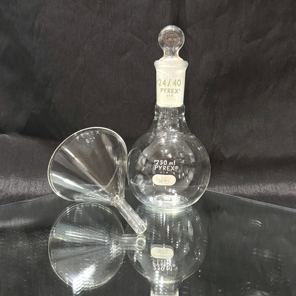 Pyrex 250ml Boiling Flask 24/40 Joint with Stopper and 60 Degree Glass Funnel